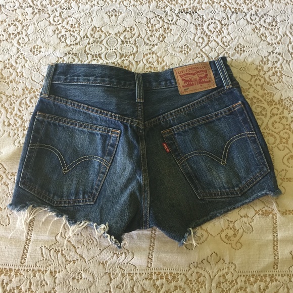 Levi Cherry embroidered shorts - Picture 2 of 9